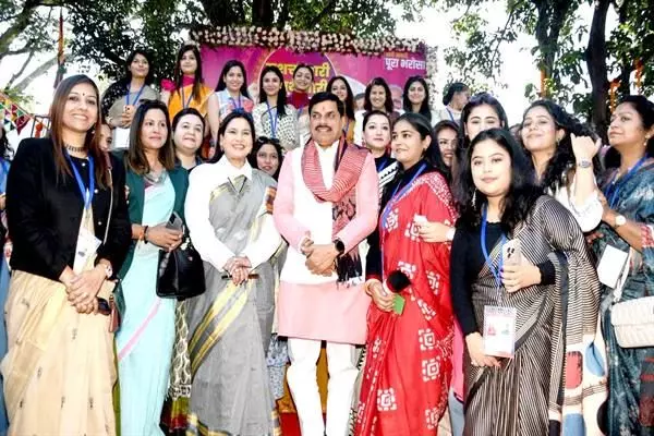 Bhopal: मुख्यमंत्री डॉ. यादव ने नारी सम्मान में संस्कृति की भूमिका बताई Bhopal: मुख्यमंत्री डॉ. यादव ने नारी सम्मान में संस्कृति की भूमिका बताई