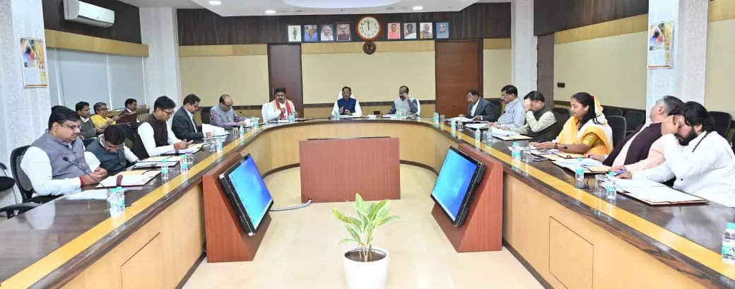 CM विष्णुदेव साय ले रहे कैबिनेट की बैठक CM विष्णुदेव साय ले रहे कैबिनेट की बैठक