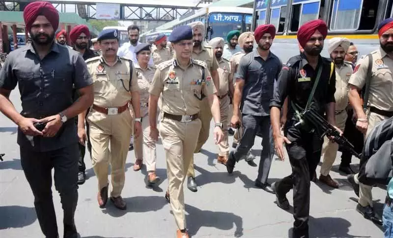 Punjab में राजनीतिक सुरक्षा काफिलों की संख्या बढ़ने से पुलिस की कमी और बढ़ गई है Punjab में राजनीतिक सुरक्षा काफिलों की संख्या बढ़ने से पुलिस की कमी और बढ़ गई है