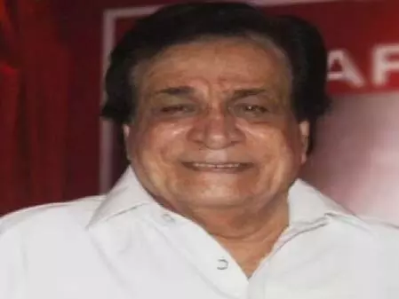 डर की वजह से कादर खान को अफगानिस्तान से लेकर मुंबई आ गई थी उनकी मां, मुश्किलों भरा रहा बचपन डर की वजह से कादर खान को अफगानिस्तान से लेकर मुंबई आ गई थी उनकी मां, मुश्किलों भरा रहा बचपन