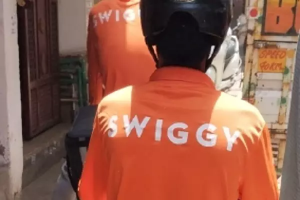 Gig workers की हड़ताल से न्यू ईयर ईव पर डिलीवरी सेवाओं पर असर Gig workers की हड़ताल से न्यू ईयर ईव पर डिलीवरी सेवाओं पर असर