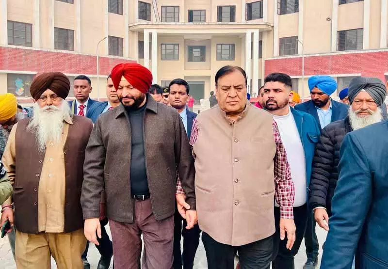 Bittu ने स्कूल ऑफ एमिनेंस प्रोजेक्ट में देरी को लेकर राज्य सरकार की आलोचना की Bittu ने स्कूल ऑफ एमिनेंस प्रोजेक्ट में देरी को लेकर राज्य सरकार की आलोचना की