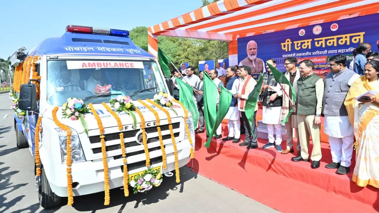 CM साय ने 57 पीएम जनमन मोबाइल मेडिकल यूनिट्स को दिखाई हरी झंडी CM साय ने 57 पीएम जनमन मोबाइल मेडिकल यूनिट्स को दिखाई हरी झंडी