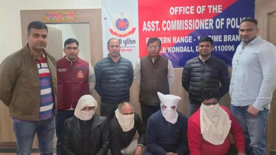 लोगों की सेहत से सीधा खिलवाड़! नकली ब्रांडेड सामान बनाने वाले गिरोह का भंडाफोड़, क्राइम ब्रांच ने चार आरोपी पकड़े लोगों की सेहत से सीधा खिलवाड़! नकली ब्रांडेड सामान बनाने वाले गिरोह का भंडाफोड़, क्राइम ब्रांच ने चार आरोपी पकड़े