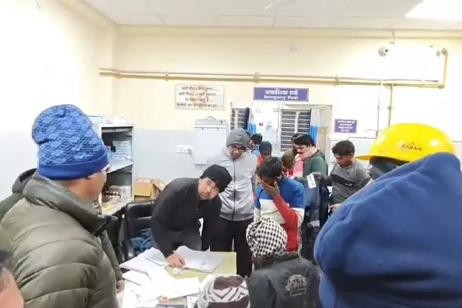 Chamoli में हाइडल प्रोजेक्ट की टनल में दो ट्रेनों की टक्कर में 60 लोग घायल Chamoli में हाइडल प्रोजेक्ट की टनल में दो ट्रेनों की टक्कर में 60 लोग घायल