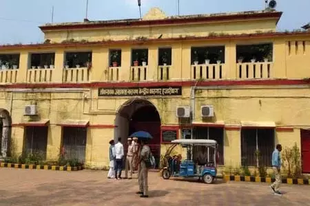 सेंट्रल जेल की पांच लेयर सुरक्षा तोड़कर तीन सजायाफ्ता कैदी फरार, मचा हड़कंप सेंट्रल जेल की पांच लेयर सुरक्षा तोड़कर तीन सजायाफ्ता कैदी फरार, मचा हड़कंप