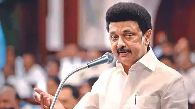 हड़ताल के खतरे के बीच पैनल ने CM Stalin को पेंशन रिपोर्ट सौंपी हड़ताल के खतरे के बीच पैनल ने CM Stalin को पेंशन रिपोर्ट सौंपी