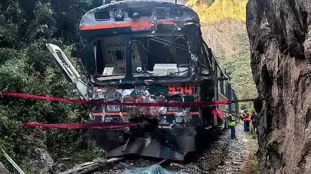 पेरू के माचू पिच्चू के पास ट्रेन दुर्घटना में एक व्यक्ति की मौत, कम से कम 40 घायल पेरू के माचू पिच्चू के पास ट्रेन दुर्घटना में एक व्यक्ति की मौत, कम से कम 40 घायल