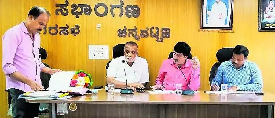 Karnataka : शेल्टर कमिटी, म्युनिसिपल अधिकारियों की मीटिंग Karnataka : शेल्टर कमिटी, म्युनिसिपल अधिकारियों की मीटिंग
