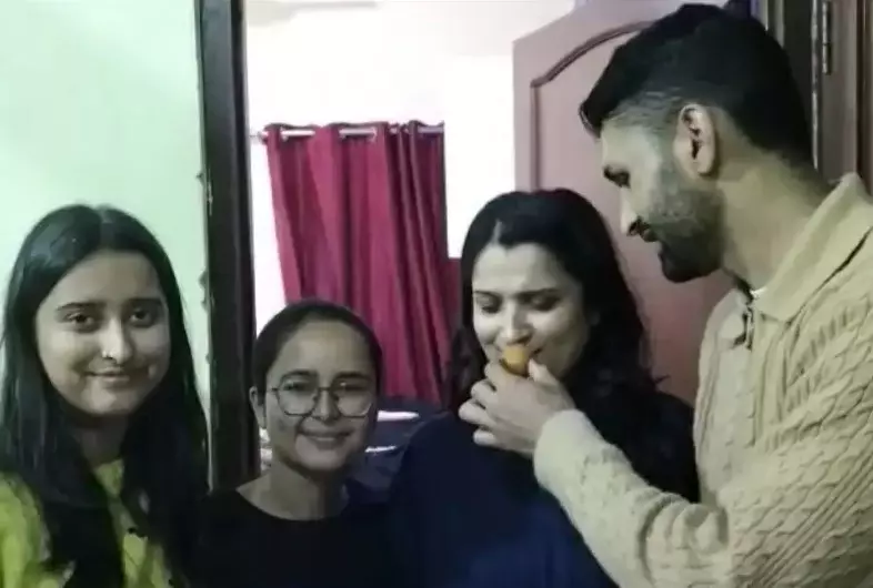 Nahan: जिला नियंत्रक पद पर चयन से हरिपुरधार में खुशी Nahan: जिला नियंत्रक पद पर चयन से हरिपुरधार में खुशी