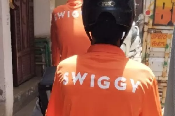 Swiggy पर असर की आशंका, स्विगी-जोमैटो ने इंसेंटिव में बढ़ोतरी की Swiggy पर असर की आशंका, स्विगी-जोमैटो ने इंसेंटिव में बढ़ोतरी की