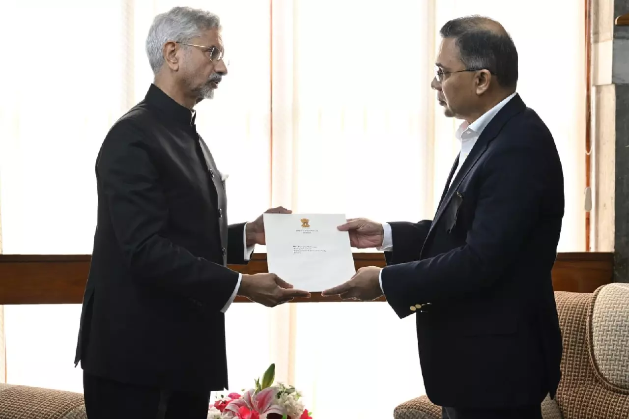 Dhaka में खालिदा जिया का अंतिम संस्कार, जयशंकर ने पीएम मोदी का पत्र सौंपा Dhaka में खालिदा जिया का अंतिम संस्कार, जयशंकर ने पीएम मोदी का पत्र सौंपा