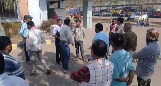 Jharsuguda जमीन अधिग्रहण विवाद में युवक ने खुदकुशी की Jharsuguda जमीन अधिग्रहण विवाद में युवक ने खुदकुशी की