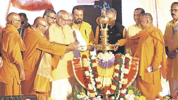 Sivagiri pilgrimage: गुरुदेव भविष्य के मार्गदर्शक हैं, उपराष्ट्रपति ने कहा Sivagiri pilgrimage: गुरुदेव भविष्य के मार्गदर्शक हैं, उपराष्ट्रपति ने कहा