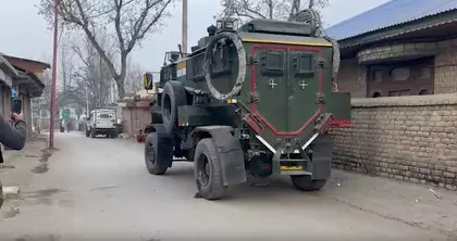 J&K SIA ने देश विरोधी पोस्टर मामले में गिरफ्तार आरोपी के घर पर छापा मारा J&K SIA ने देश विरोधी पोस्टर मामले में गिरफ्तार आरोपी के घर पर छापा मारा