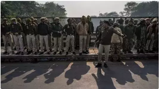 New Delhi: पुलिस ने नए साल पर कानून-व्यवस्था बनाए रखने की तैयारी की New Delhi: पुलिस ने नए साल पर कानून-व्यवस्था बनाए रखने की तैयारी की