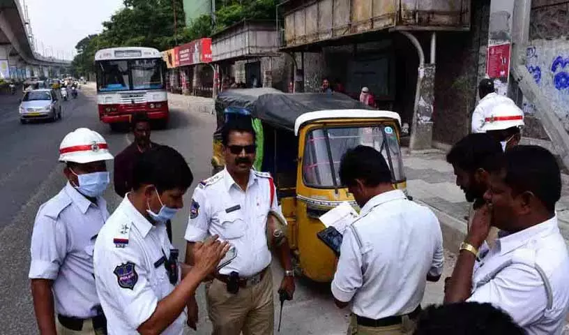 Hyderabad Police ने नए साल के जश्न के लिए ट्रैफिक पर रोक और डायवर्जन की घोषणा की Hyderabad Police ने नए साल के जश्न के लिए ट्रैफिक पर रोक और डायवर्जन की घोषणा की