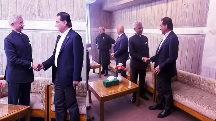 जयशंकर का बांग्लादेश दौरा, पाकिस्तान के राजनेता से हुई मुलाकात जयशंकर का बांग्लादेश दौरा, पाकिस्तान के राजनेता से हुई मुलाकात
