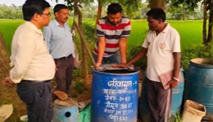6 लीटर महुआ शराब जब्त, आरोपी गिरफ्तार 6 लीटर महुआ शराब जब्त, आरोपी गिरफ्तार