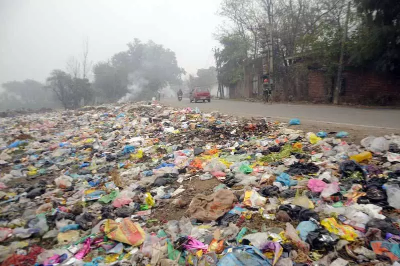 Amritsar: पवित्र मिट्टी डंपिंग ग्राउंड बन जाती है Amritsar: पवित्र मिट्टी डंपिंग ग्राउंड बन जाती है