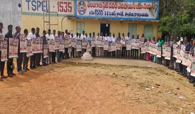Telangana राज्य बिजली कर्मचारियों का कैलेंडर लॉन्च किया गया Telangana राज्य बिजली कर्मचारियों का कैलेंडर लॉन्च किया गया
