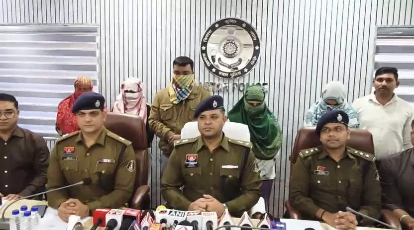 जगदलपुर पुलिस ने फर्जी कॉल सेंटर का किया भंडाफोड़, 5 अरेस्ट जगदलपुर पुलिस ने फर्जी कॉल सेंटर का किया भंडाफोड़, 5 अरेस्ट