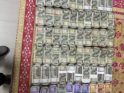 झांसी में CGST ऑफिस में रिश्वत रैकेट का भंडाफोड़ झांसी में CGST ऑफिस में रिश्वत रैकेट का भंडाफोड़