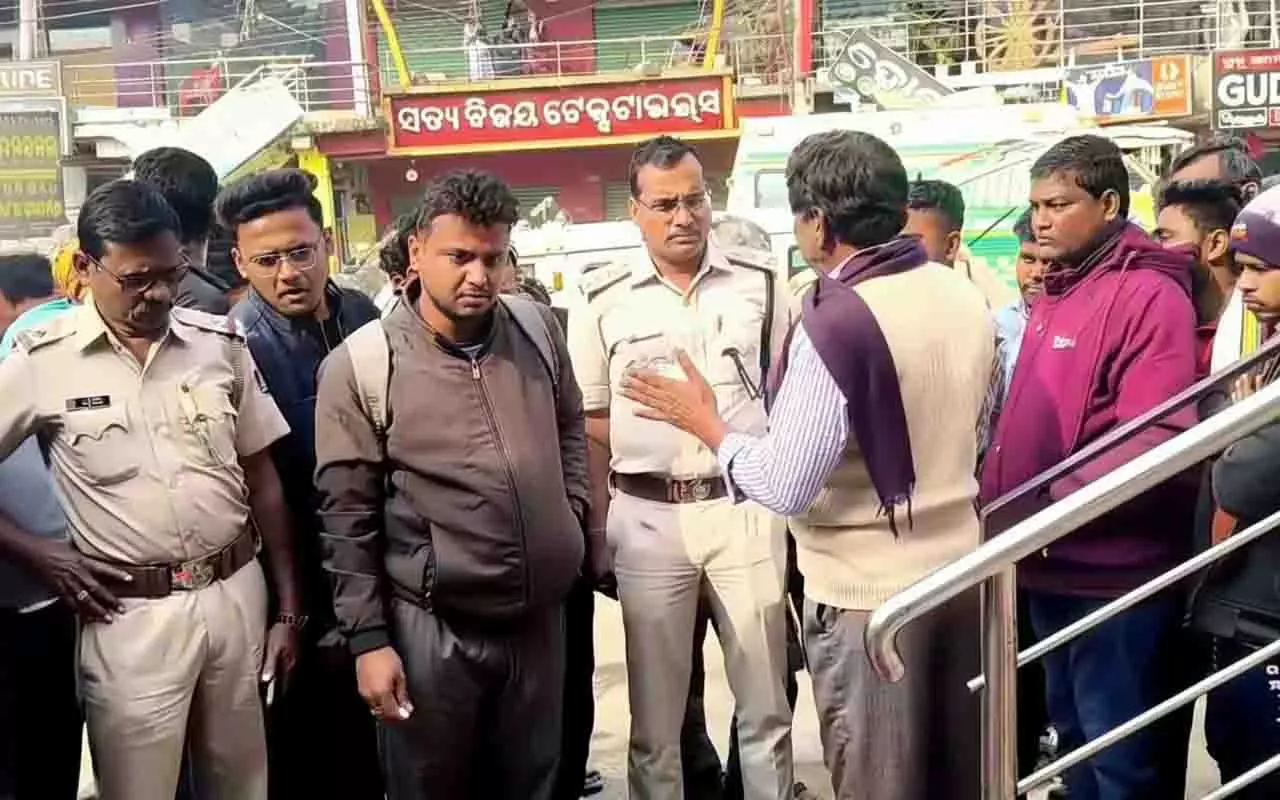 प्रसव के बाद Odisha में युवती की हुई मौत, अस्पताल में जांच जारी प्रसव के बाद Odisha में युवती की हुई मौत, अस्पताल में जांच जारी
