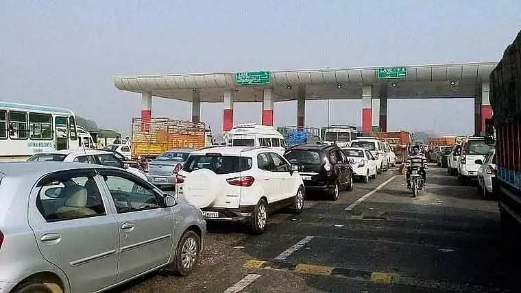 Beed : टोल प्लाजा स्टाफ ने होटल मालिक और परिवार के सदस्यों पर हमला किया; छह घायल Beed : टोल प्लाजा स्टाफ ने होटल मालिक और परिवार के सदस्यों पर हमला किया; छह घायल