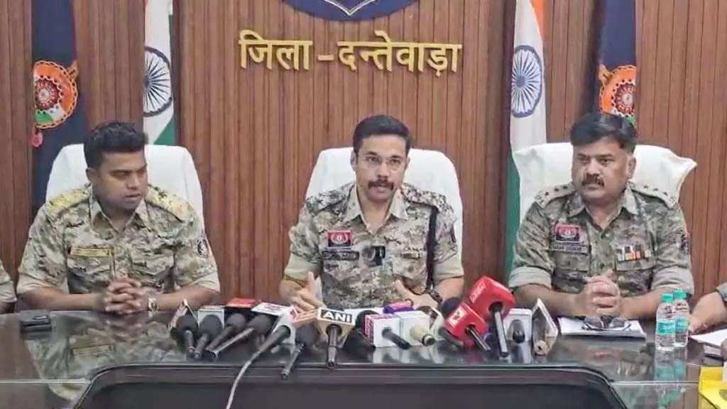 नक्सल विरोधी अभियान को ऐतिहासिक सफलता, 2025 में 272 नक्सलियों ने किया आत्मसमर्पण नक्सल विरोधी अभियान को ऐतिहासिक सफलता, 2025 में 272 नक्सलियों ने किया आत्मसमर्पण