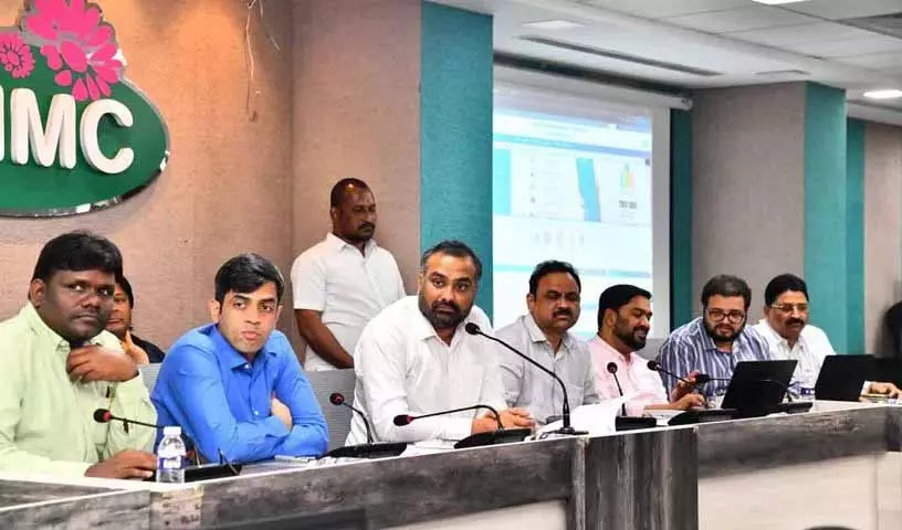 GHMC को फरवरी में तीन नगर निगमों में विभाजित किए जाने की संभावना है GHMC को फरवरी में तीन नगर निगमों में विभाजित किए जाने की संभावना है
