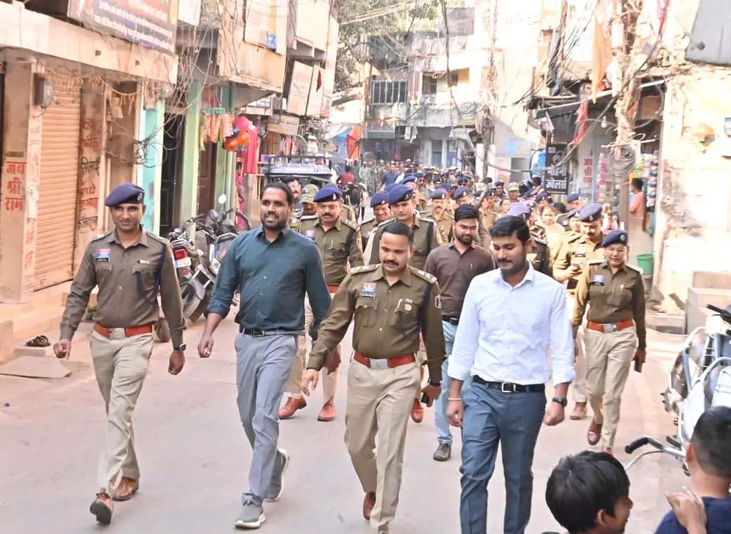 नववर्ष से पहले धमतरी SP-कलेक्टर ने निकाला फ्लैग मार्च नववर्ष से पहले धमतरी SP-कलेक्टर ने निकाला फ्लैग मार्च