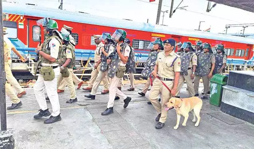 सिकंदराबाद GRP के तहत क्राइम के मामलों में कमी आई, लेकिन 2025 में प्रॉपर्टी का नुकसान बढ़ा सिकंदराबाद GRP के तहत क्राइम के मामलों में कमी आई, लेकिन 2025 में प्रॉपर्टी का नुकसान बढ़ा