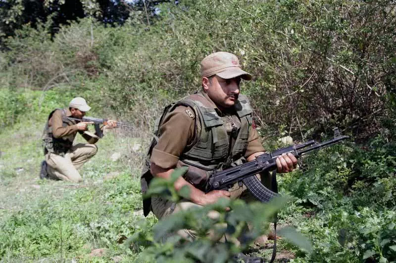 J&K: चिनाब घाटी में आतंकी खतरे से निपटने के लिए सुरक्षा बलों ने चौकसी बढ़ा दी J&K: चिनाब घाटी में आतंकी खतरे से निपटने के लिए सुरक्षा बलों ने चौकसी बढ़ा दी