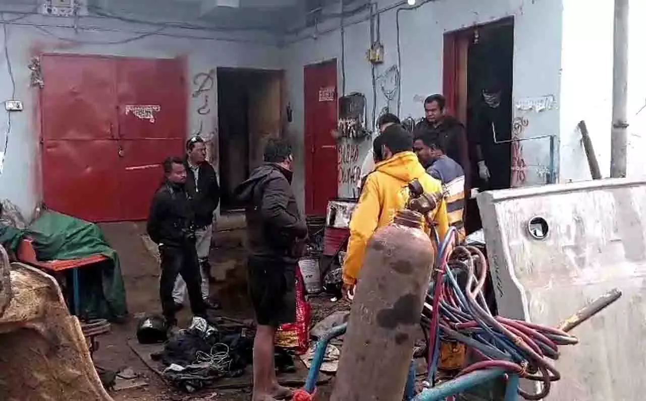 ओडिशा के कटक में NH-16 के पास 2 युवक मृत पाए गए, हत्या का शक ओडिशा के कटक में NH-16 के पास 2 युवक मृत पाए गए, हत्या का शक