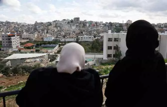 West Bank में तनाव: इज़राइली सेना ने नूर शम्स कैंप में गिराईं 25 इमारतें, 100 परिवार बेघर West Bank में तनाव: इज़राइली सेना ने नूर शम्स कैंप में गिराईं 25 इमारतें, 100 परिवार बेघर