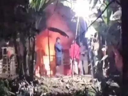 Assam: कार्बी आंगलोंग में जादू-टोने के शक में दंपति को जिंदा जलाया गया Assam: कार्बी आंगलोंग में जादू-टोने के शक में दंपति को जिंदा जलाया गया