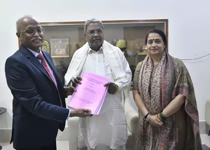 Karnataka कोविड घोटाला: जस्टिस डीकुन्हा कमीशन ने फाइनल रिपोर्ट सौंपी Karnataka कोविड घोटाला: जस्टिस डीकुन्हा कमीशन ने फाइनल रिपोर्ट सौंपी