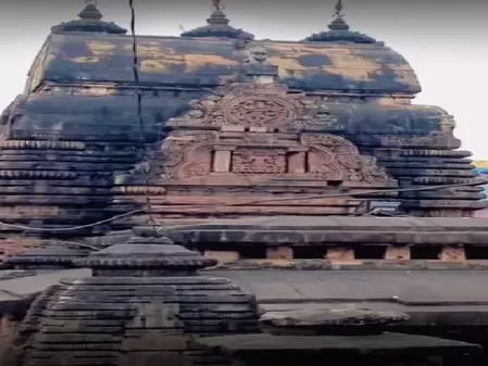 तांत्रिक अवतार में भक्तों को दर्शन देती हैं मां दुर्गा, विशेष है मंदिर का रहस्य और वास्तुकला तांत्रिक अवतार में भक्तों को दर्शन देती हैं मां दुर्गा, विशेष है मंदिर का रहस्य और वास्तुकला