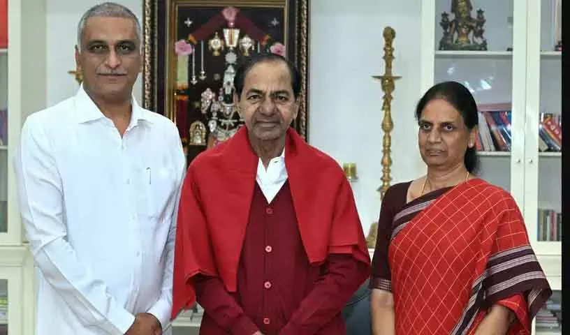 KCR से मिले BRS के नए डिप्टी फ्लोर लीडर्स: एररावेली आवास पर जाकर जताया आभार KCR से मिले BRS के नए डिप्टी फ्लोर लीडर्स: एररावेली आवास पर जाकर जताया आभार
