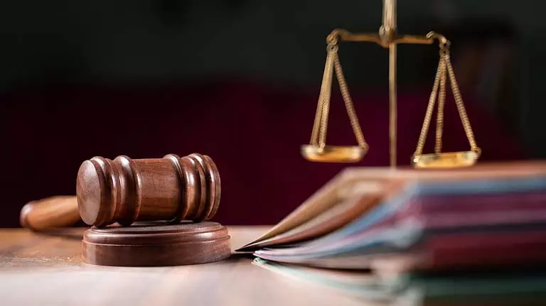 चोरी के आरोप में पूर्व पत्नी के विवाद के बीच Documents कूरियर को लौटा दिए गए चोरी के आरोप में पूर्व पत्नी के विवाद के बीच Documents कूरियर को लौटा दिए गए