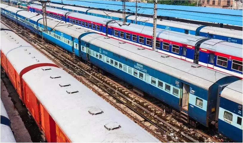 रेलवे अधिकारी Sankranti त्योहार के मौके पर विजयवाड़ा के रास्ते स्पेशल ट्रेनें चला रहे रेलवे अधिकारी Sankranti त्योहार के मौके पर विजयवाड़ा के रास्ते स्पेशल ट्रेनें चला रहे