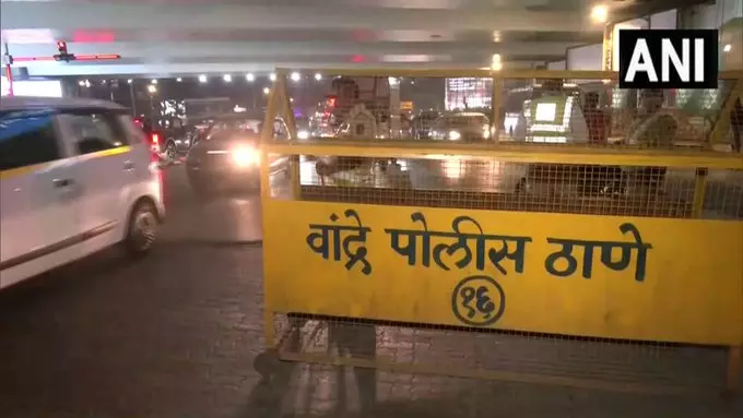 मुंबई में नववर्ष 2026: पुलिस ने बढ़ाई सुरक्षा, शहर में सुरक्षा जांच और सतर्कता मुंबई में नववर्ष 2026: पुलिस ने बढ़ाई सुरक्षा, शहर में सुरक्षा जांच और सतर्कता