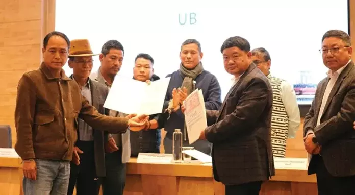ITANAGAR: कोमकर गांववालों ने SUMP के लिए GoAP के साथ MoU साइन किया ITANAGAR: कोमकर गांववालों ने SUMP के लिए GoAP के साथ MoU साइन किया