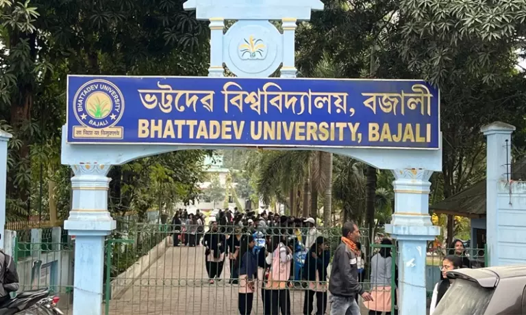 Assam: भट्टदेव यूनिवर्सिटी के शिफ्ट होने के बाद पाठशाला के लोगों ने मेडिकल, इंजीनियरिंग कॉलेज की मांग Assam: भट्टदेव यूनिवर्सिटी के शिफ्ट होने के बाद पाठशाला के लोगों ने मेडिकल, इंजीनियरिंग कॉलेज की मांग