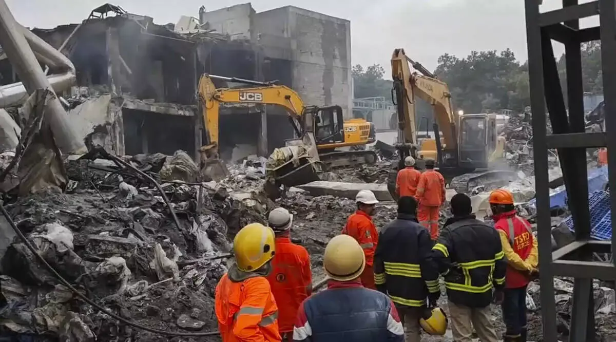 Hyderabad: तेलंगाना हाई कोर्ट ने सिगाची ब्लास्ट जांच और मुआवजे पर रिपोर्ट मांगी Hyderabad: तेलंगाना हाई कोर्ट ने सिगाची ब्लास्ट जांच और मुआवजे पर रिपोर्ट मांगी