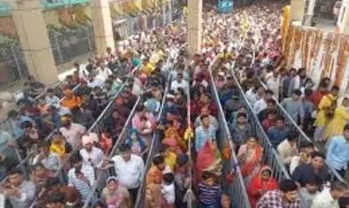 Rajasthan: नए साल  खाटू श्याम में भक्तों का सैलाब, दर्शन के लिए जुटे लाखों श्रद्धालु