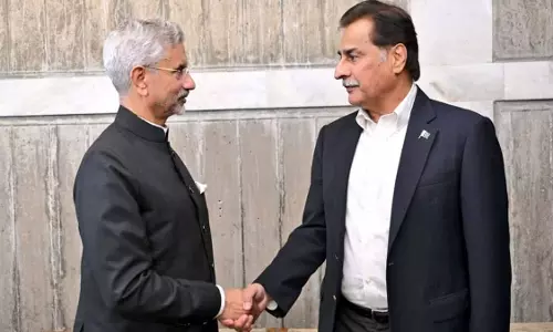 Islamabad: पाकिस्तान की नेशनल असेंबली के स्पीकर ने ढाका में EAM जयशंकर से थोड़ी देर बात की Islamabad: पाकिस्तान की नेशनल असेंबली के स्पीकर ने ढाका में EAM जयशंकर से थोड़ी देर बात की