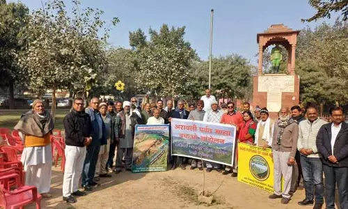 यूथ कांग्रेस और पर्यावरणविदों ने नारनौल और रेवाड़ी में Aravalli को बचाने के लिए प्रदर्शन किया यूथ कांग्रेस और पर्यावरणविदों ने नारनौल और रेवाड़ी में Aravalli को बचाने के लिए प्रदर्शन किया