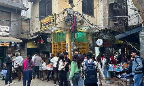 HC के सेफ्टी ऑर्डर के बावजूद मजनू का टीला में कामकाज सामान्य